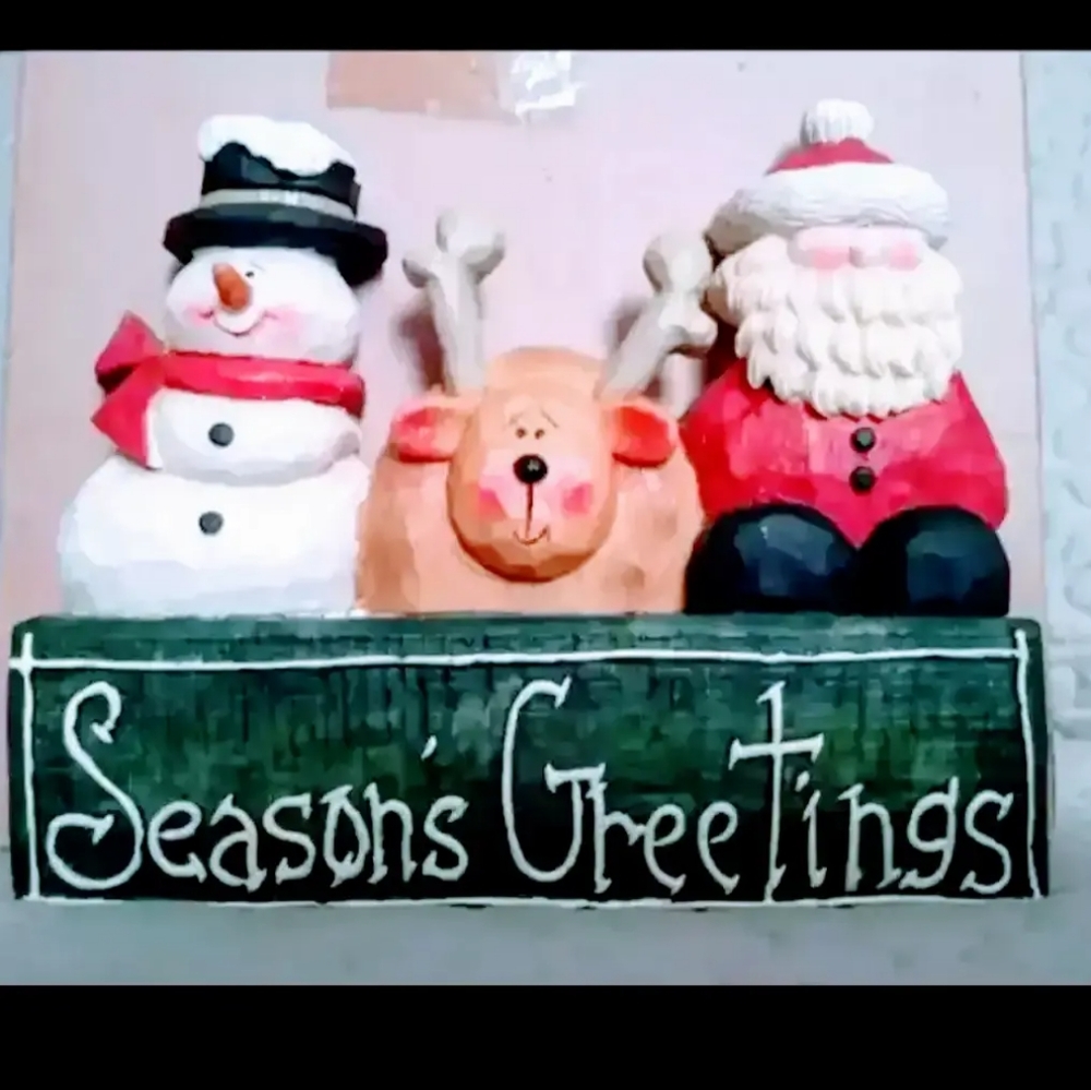 SEASON'S GREETINGS RESIN FIGURE